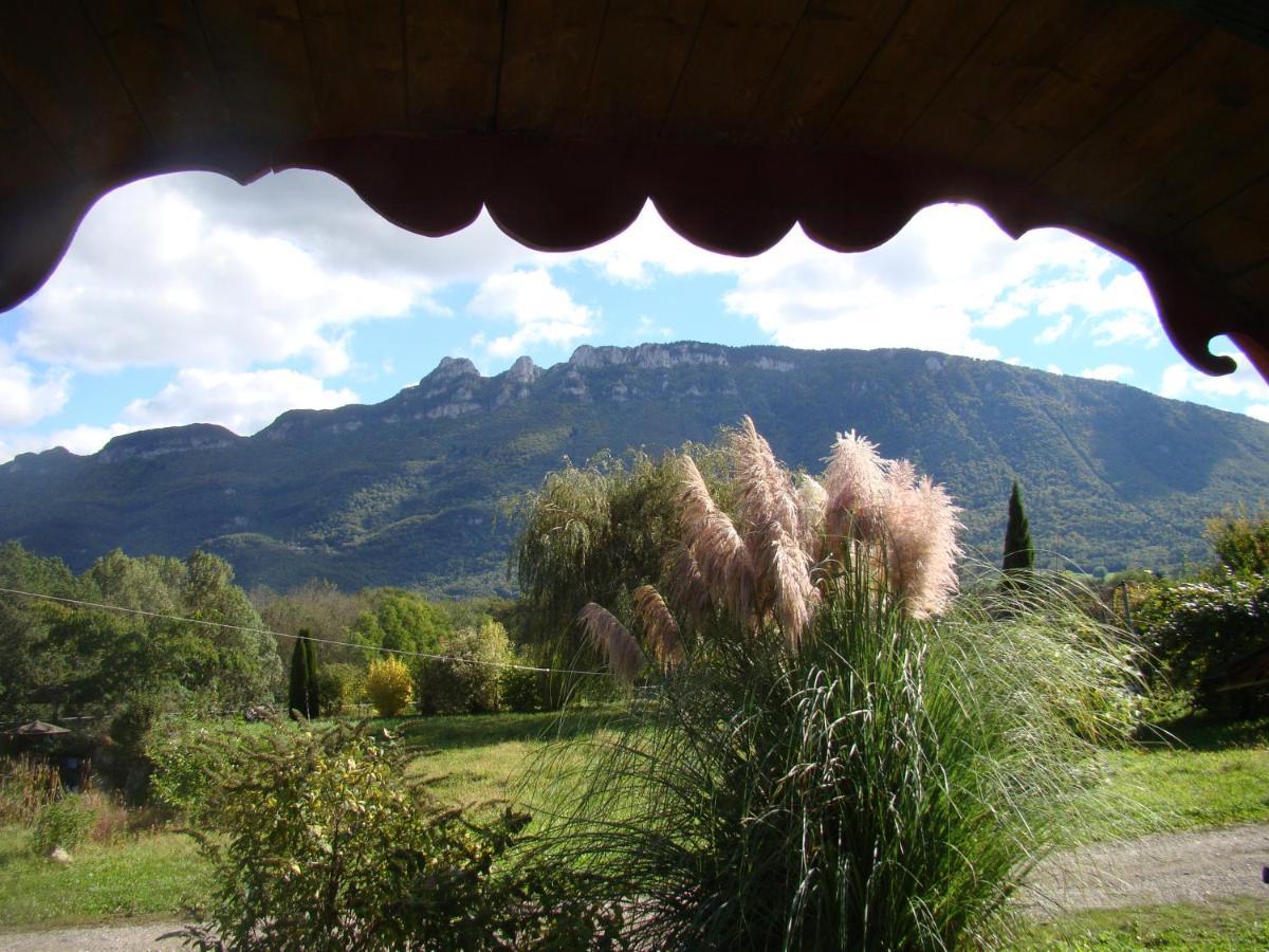 Les Patins A Roulottes Villa Yenne Buitenkant foto